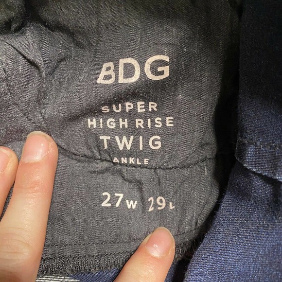 BDG Urban Outfitter Super High Rise Twig Ankle Blue Jean Size 27x29 Stretch - Picture 4 of 8